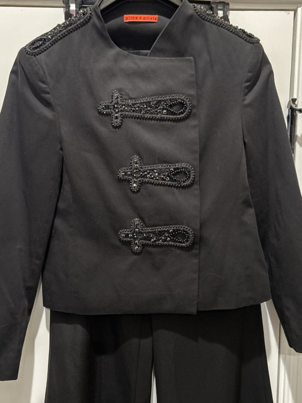 alice + olivia Women’s Silk Pant Suit Embroidered Jacket & Pants Sz 2 Black - Picture 2 of 16